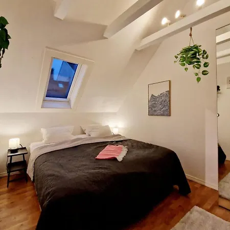 King Bed Great Location Floor Bergen