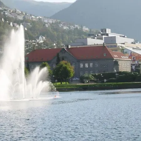 King Bed Great Location Floor Casa de Férias Bergen