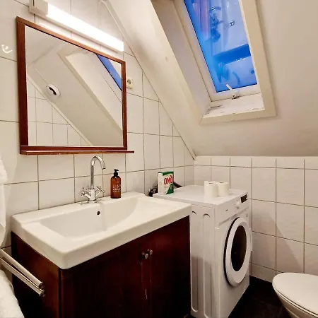 King Bed Great Location Floor * ברגן